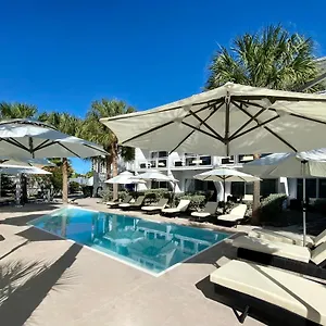 https://the-new-grace-bay-suites.comcaribbean.com